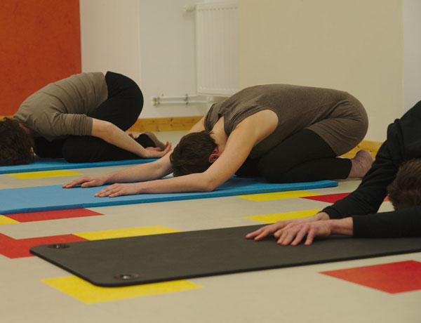 etirements-relaxation-slow-mina-retali-therapeute-barral-die-2 Mina Retali Cours Slow Etirements et relaxation à l'Espace Barral de Die